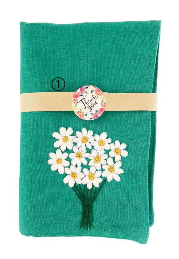 リネン手刺繍ハンカチ「小さな菊」30cm×30cm　様々な色 2枚目の画像
