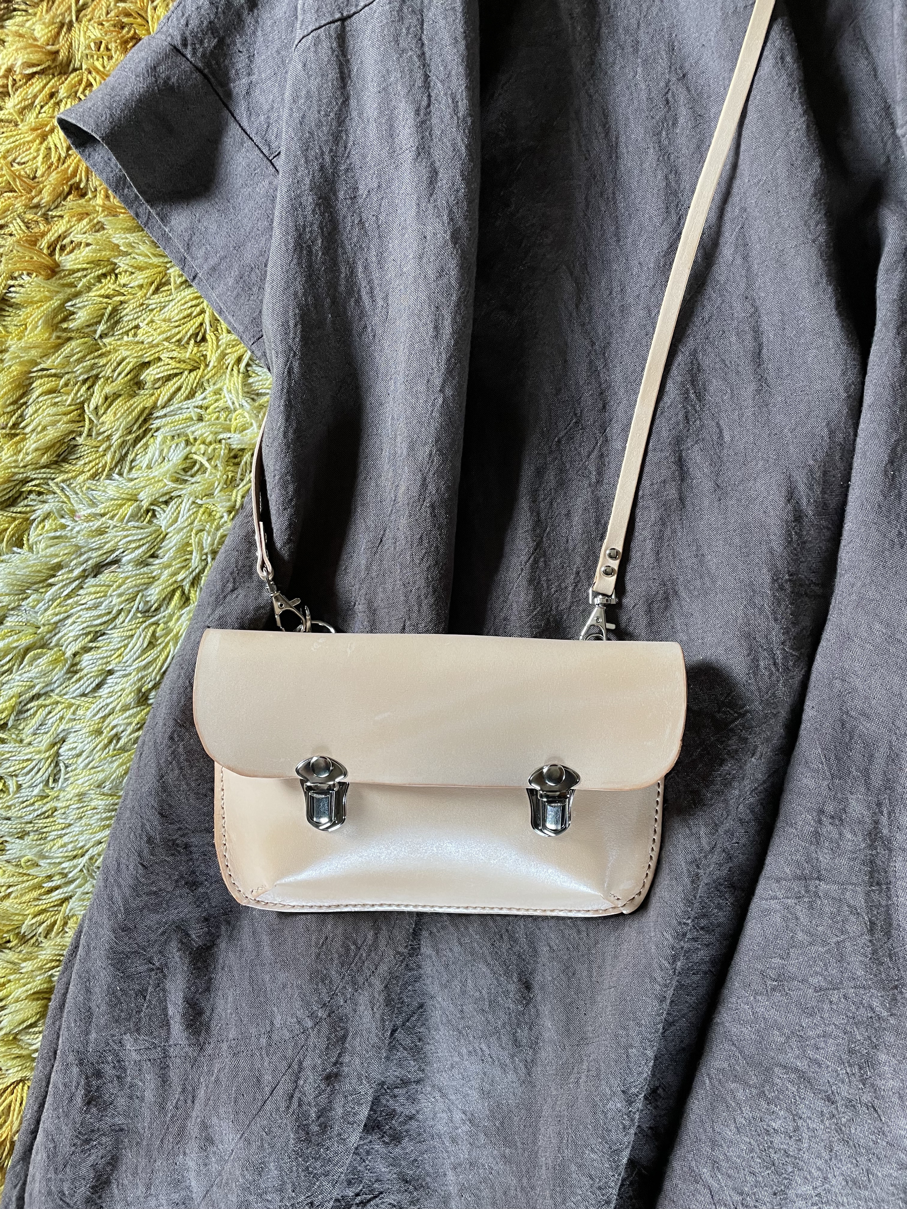 手持ち付きポシェット