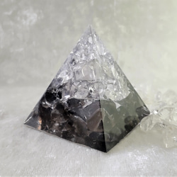 【希少】 スモーキークォーツ×水晶  ピラミッドオルゴナイト 1枚目の画像