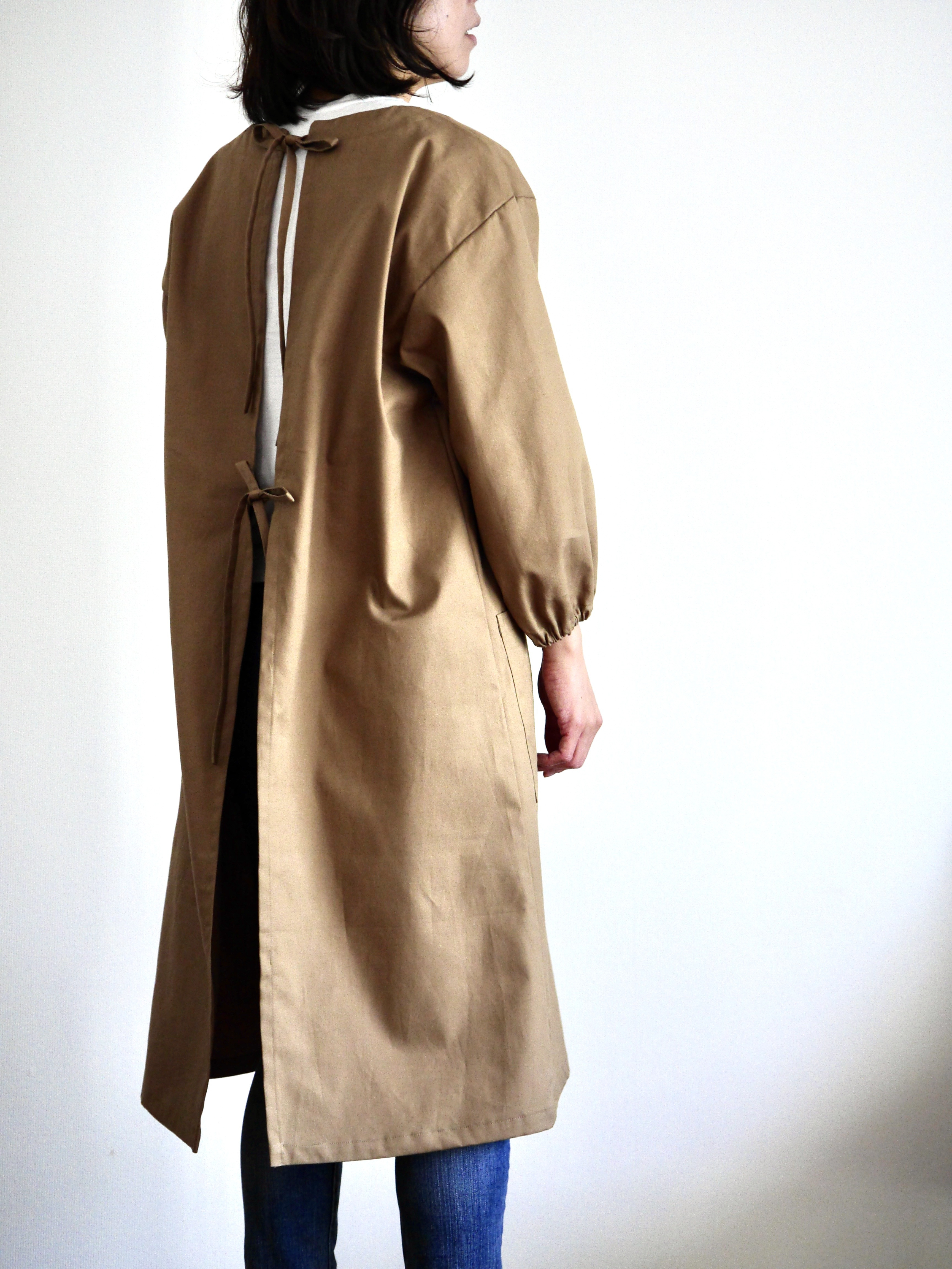 毎日寄り添う、長く愛せる割烹着 – シンプルコットン（ライトブラウン）