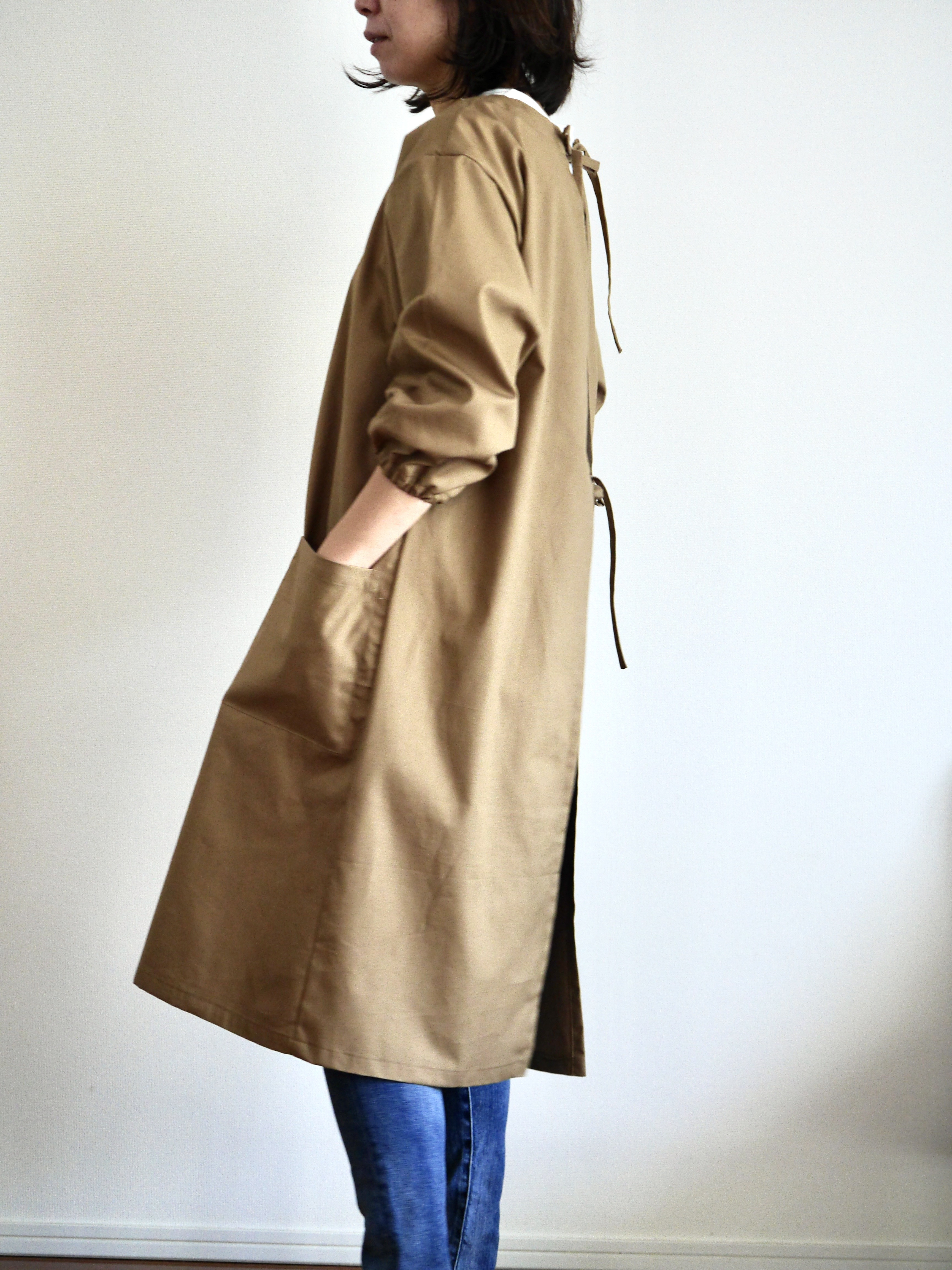 毎日寄り添う、長く愛せる割烹着 – シンプルコットン（ライトブラウン）