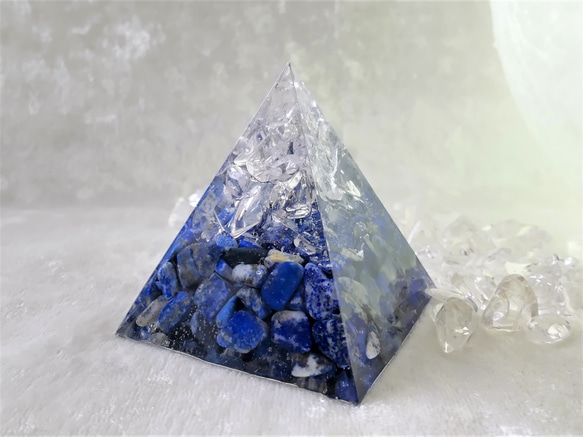 【受注生産】ラピスラズリ×水晶  ピラミッドオルゴナイト 1枚目の画像