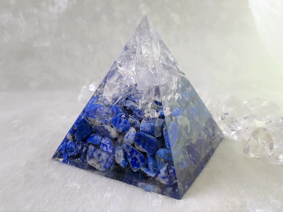 【受注生産】ラピスラズリ×水晶  ピラミッドオルゴナイト 3枚目の画像