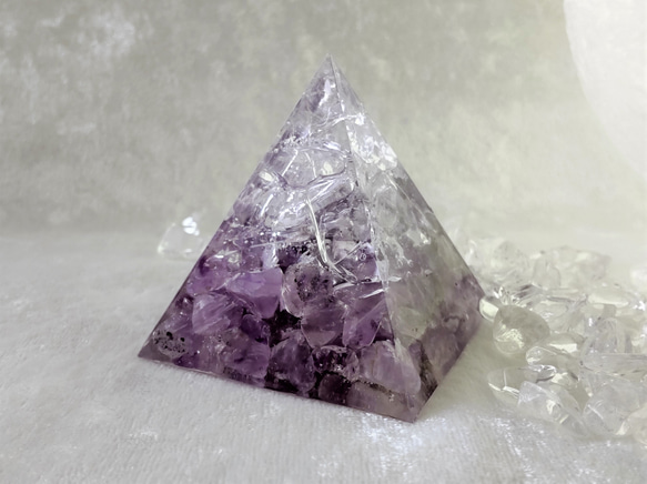 アメジスト×水晶  ピラミッドオルゴナイト 4枚目の画像