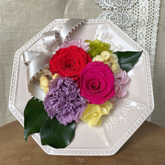 カーネーションのスタンドアレンジM／ピンク（プリザーブドフラワー 15.5cm×15.5cm）