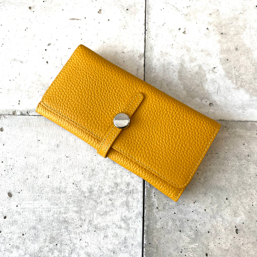 本革】シルバーカラーのベルト風デザイン長財布／ギフト プレゼント