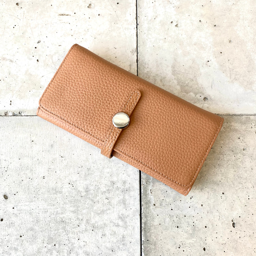 本革】シルバーカラーのベルト風デザイン長財布／ギフト プレゼント
