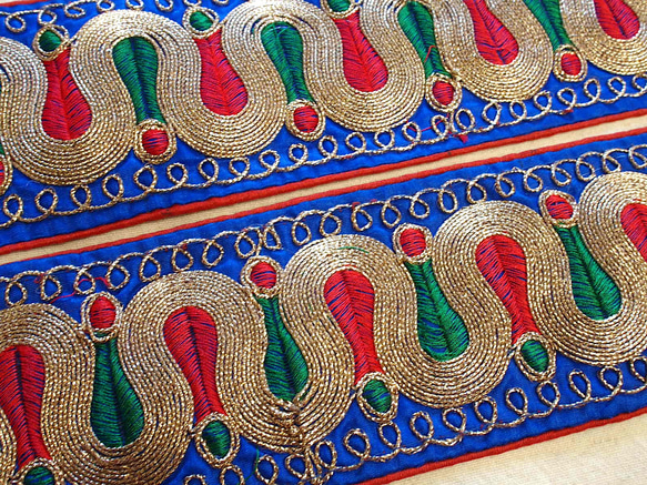 0.5m〜 インド刺繍 テープ チロリアンテープ カラフル チチカカ エスニック 民族衣装 1枚目の画像