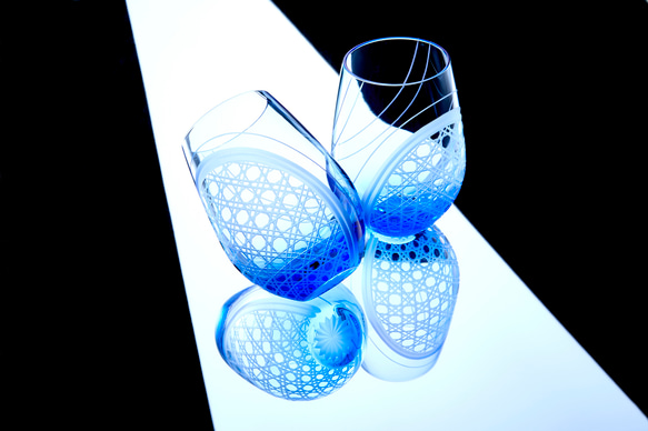 「未来を切り開く吉祥紋」東京切子(花切子）　天空のグラス　しあわせ籠目 3枚目の画像