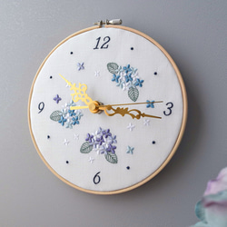 紫陽花の刺繍枠時計 | 直径18㎝ | 掛け時計  | シンプル 新築祝い ギフト あじさい 9枚目の画像