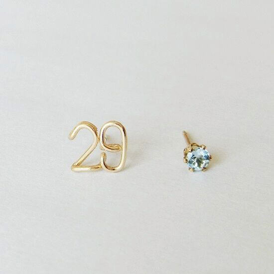 数字(ナンバー)2ケタと誕生石のスタッドピアス 【10金】