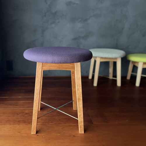 ブラックチェリー+真鍮(or 銅)丸棒》四方転び丸スツール(無地