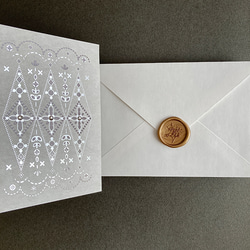 2つ折りカード | 千夜一夜 (真珠華) - 箔押しとラインストーンがきらめく| 古紙と竹のEco素材 4枚目の画像