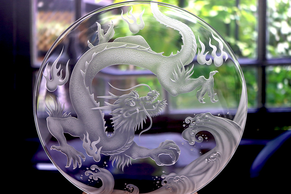 昇り龍　ガラスの大皿