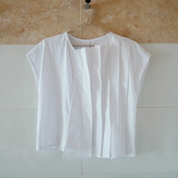 白色拼接打褶T-Shirt 第6張的照片