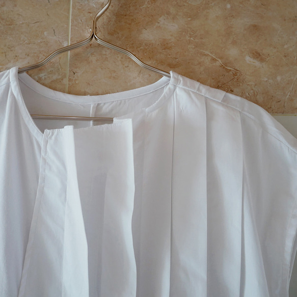 白色拼接打褶T-Shirt 第7張的照片