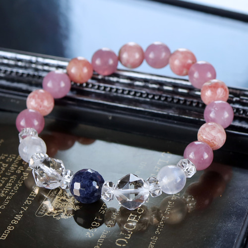 サファイアとインカローズとディープローズクォーツとムーンストーンと  