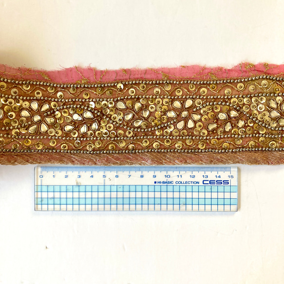 インド刺繍リボン　ビンテージ　NO,25 インド　サリーボーダー　刺繍　生地　布　素材　テープ　小物 5枚目の画像
