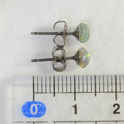 （1 件）黑色蛋白石耳釘（5 毫米，鈦柱） 第5張的照片