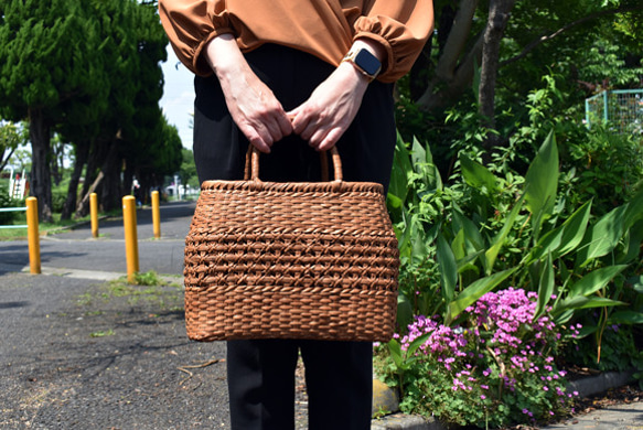 山葡萄籠バッグ ı 中央菊花網代編み ı 巾着と中布付き ı (約)幅32cm×奥行13cm×高さ24cm 7枚目の画像