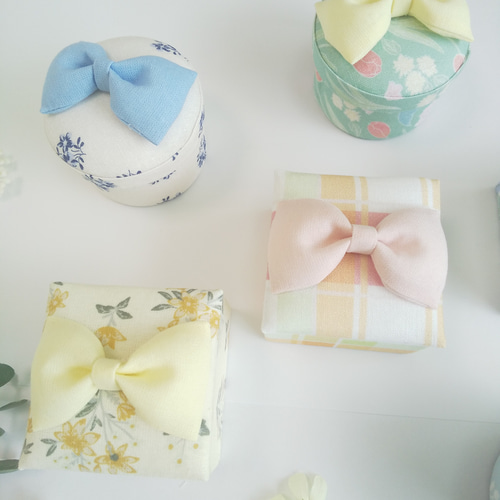 カルトナージュリボンの小さな小物入れ フリーボックス・小物入れ