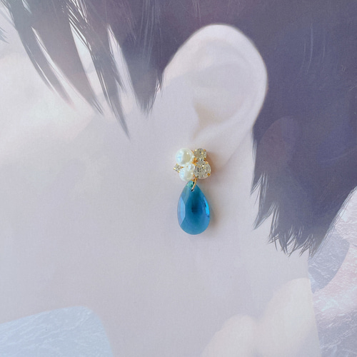 マリンブルーカットガラスのビジューピアス/イヤリング ブルー 青  
