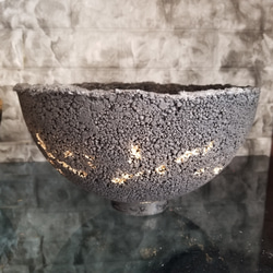 FP1338　特大　黒粒　金斑点　仕立て　ハーフ丸鉢　セメント鉢　コンクリー鉢　鉢植え　炭黒 3枚目の画像