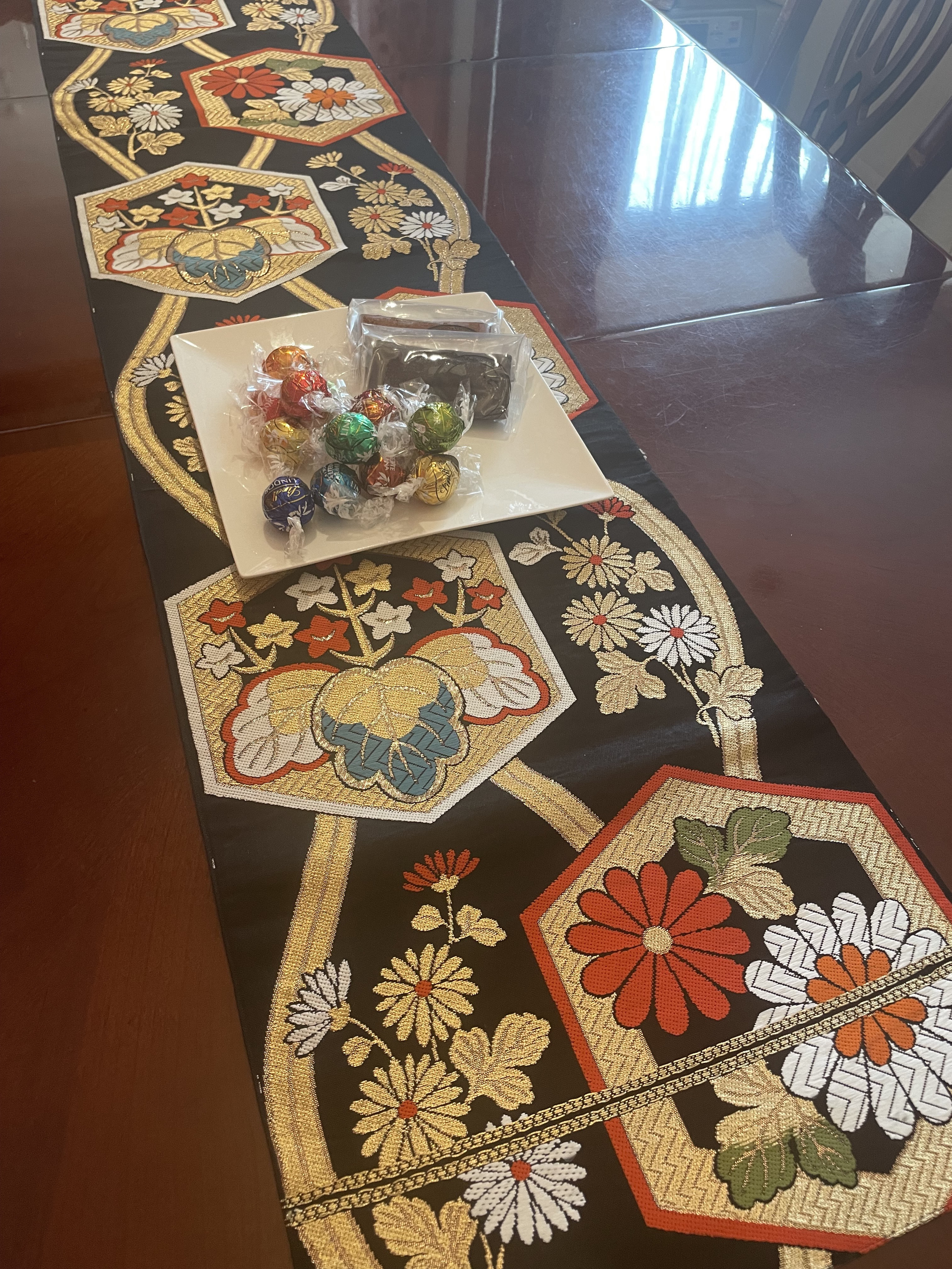 豪華刺繍の袋帯リメイク 正絹テーブルランナー プレゼント 1531
