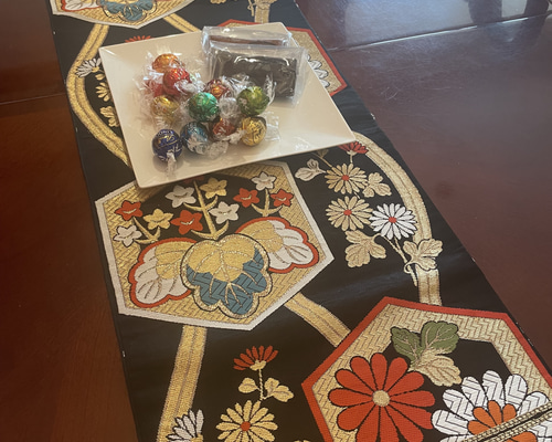 テーブルランナー高級正絹袋帯リメイク 豪華刺繍の袋帯リメイク 正絹テーブルランナー プレゼント 1531