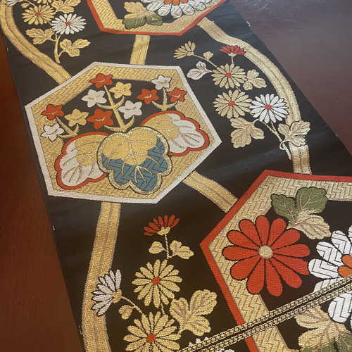 豪華刺繍の袋帯リメイク 正絹テーブルランナー プレゼント 1531