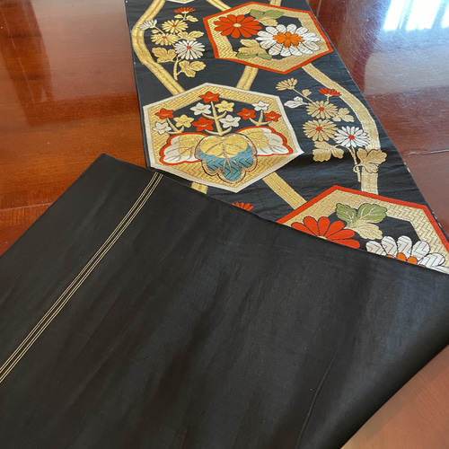 テーブルランナー高級正絹袋帯リメイク 豪華刺繍の袋帯リメイク 正絹テーブルランナー プレゼント 1531