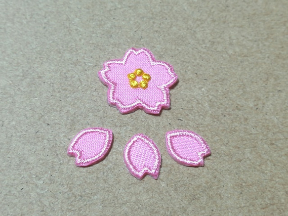 縁取り刺繍桜花びら付きセット/ピンク・桃色 1枚目の画像