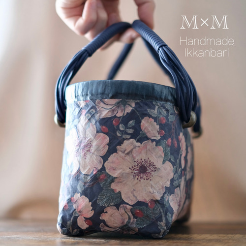 ◇送料込み◇一閑張り◇花柄ネイビーミニかごバッグ かごバッグ M×M