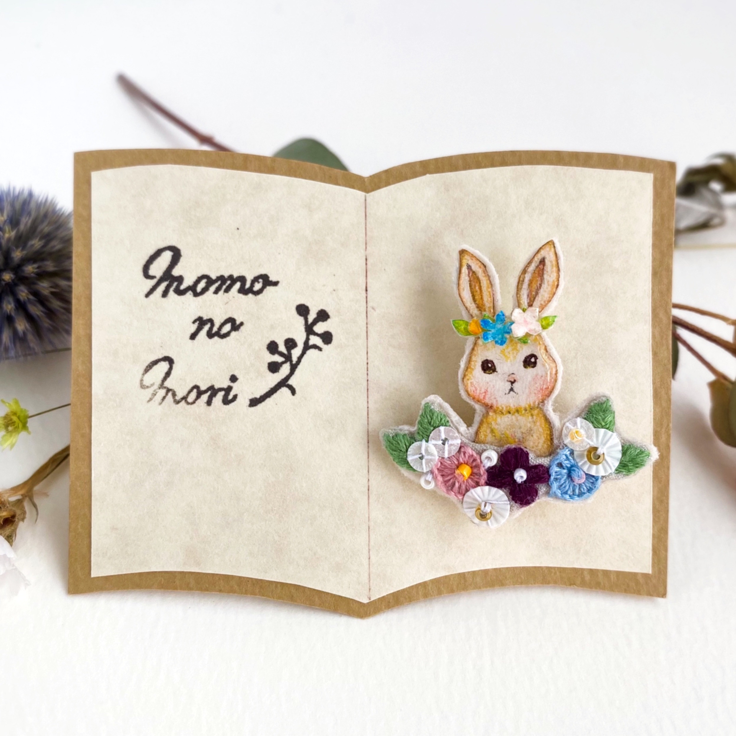 激安直営店 うさぎ 花冠 ブローチ （花冠を被っ 羊毛フェルト ハンドメイド 羊毛フェルト
