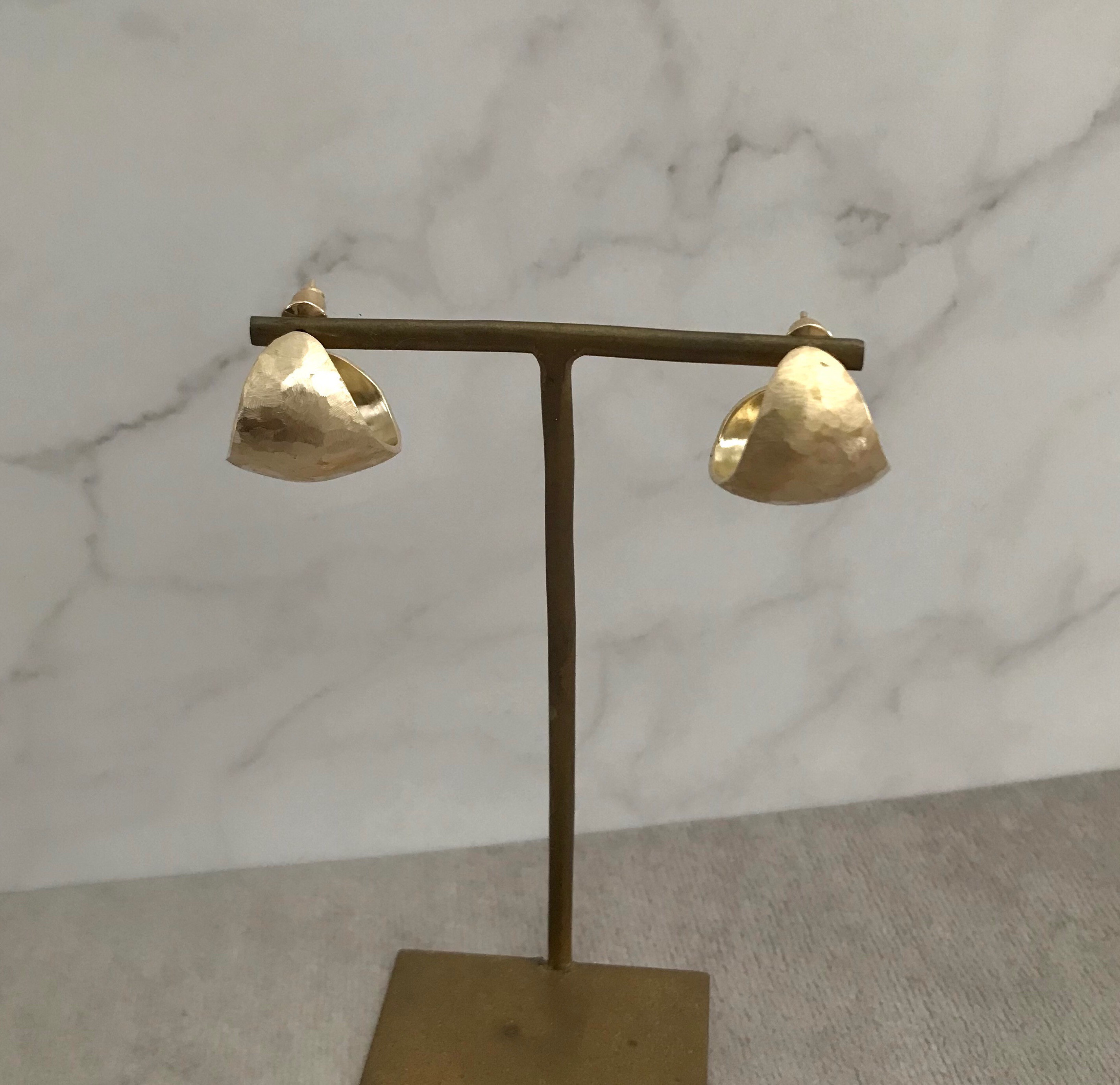 【真鍮】さんかく curlピアス(14kgfポスト)/イヤリング　アレルギー対応18kポスト変更可能　送料無料 大ぶり