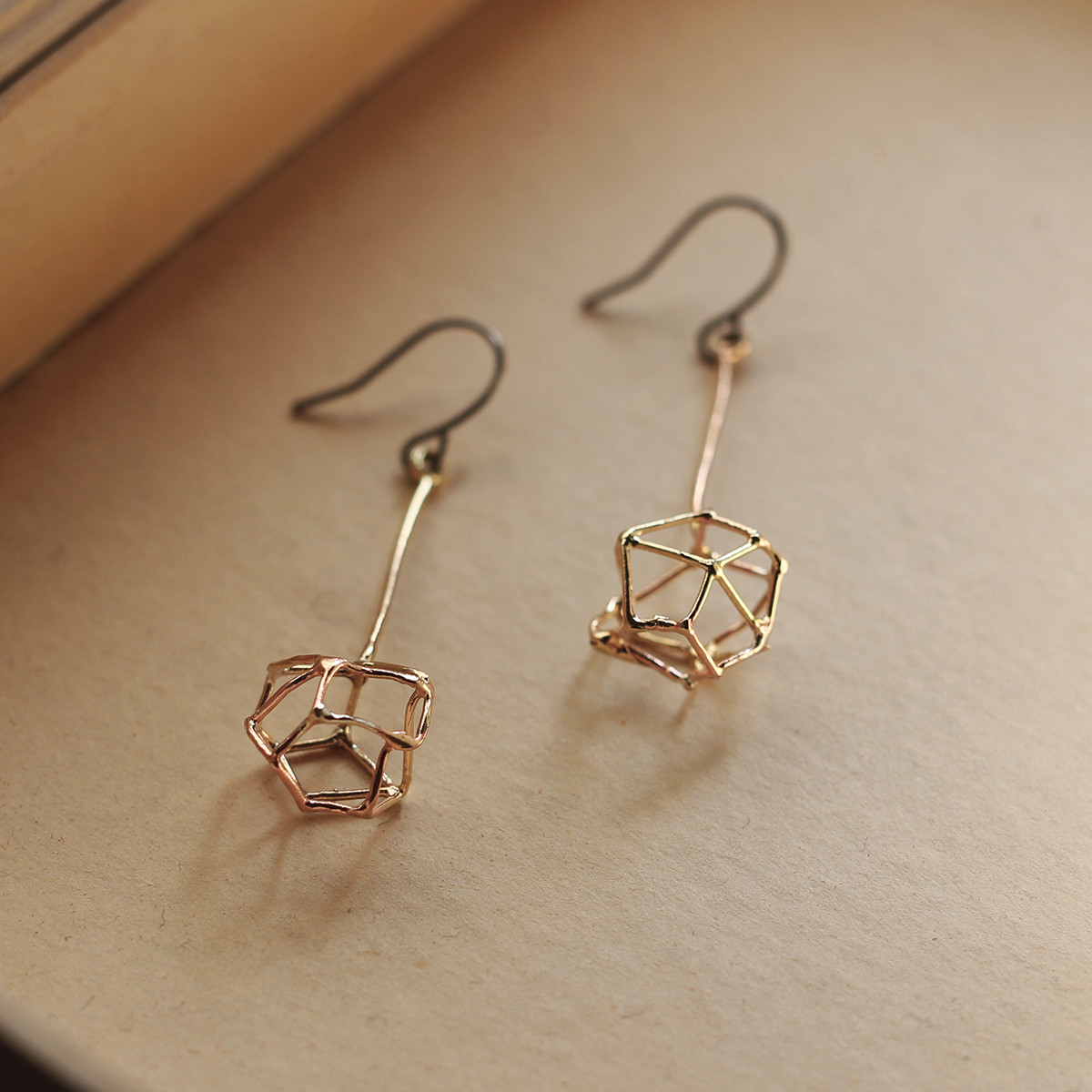 ぶらさがる つつむ｜ピアス｜イヤリング｜P461