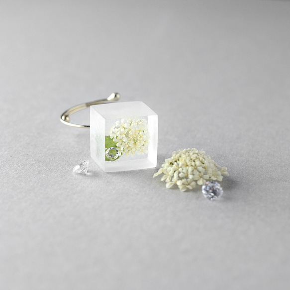 繡球花蕾絲花朵和立方氧化鋯開口戒指 萬能的啞光生日禮物 第4張的照片