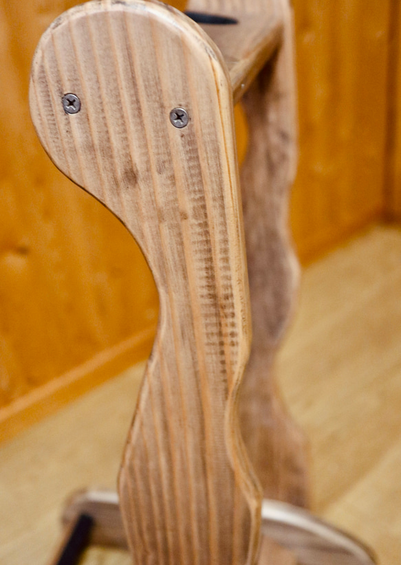 【24時間以内に発送】手作り木工　木製ギタースタンド （古材） ２本掛け 12枚目の画像