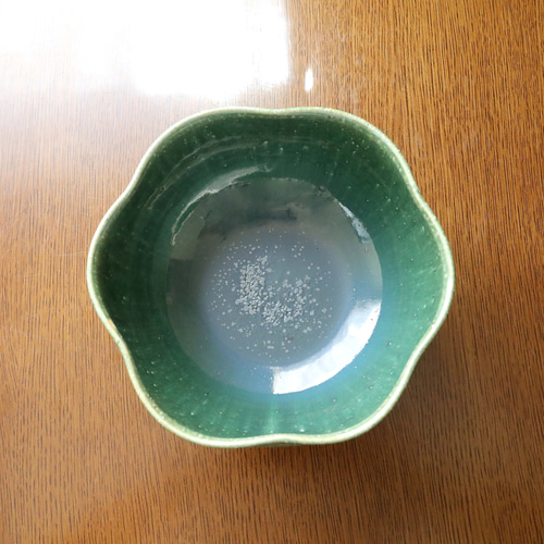 SALE]織部釉の輪花中鉢 六枚花弁 お椀・ボウル・鉢 TSUCHI