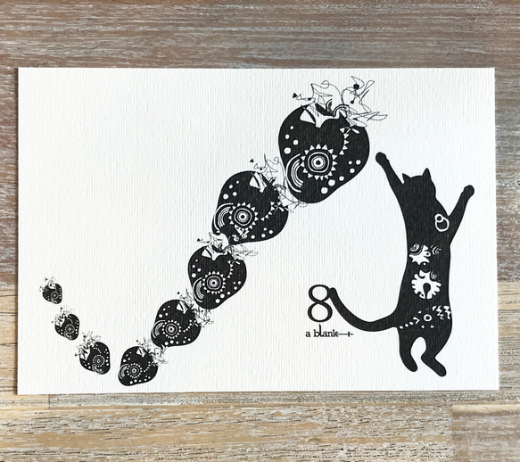 猫イラスト 線画　「苺で遊ぶ猫」 ポストカードセット 4枚目の画像