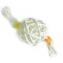 日本製 安心安全素材 鳥 インコ ボールの大きさ3cm かじりおもちゃ ミニボール ラタンボール ブルー レッド 5枚目の画像