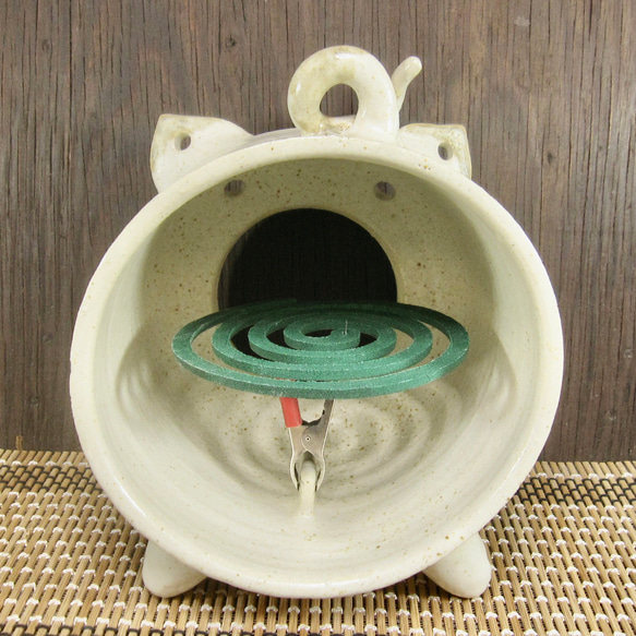 陶器 ブタの蚊遣り 標準（大）サイズ　白＋茶【220502】 5枚目の画像