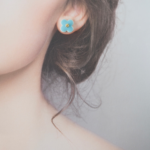 1点のみ 希少ターコイズ手彫りフラワーカービングピアスチャーム 1点のみ 希少ターコイズ手彫りフラワーカービングピアスチャーム 1点