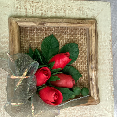 粘土の花】粘土で作ったバラの花を額に飾りました 立体・オブジェ