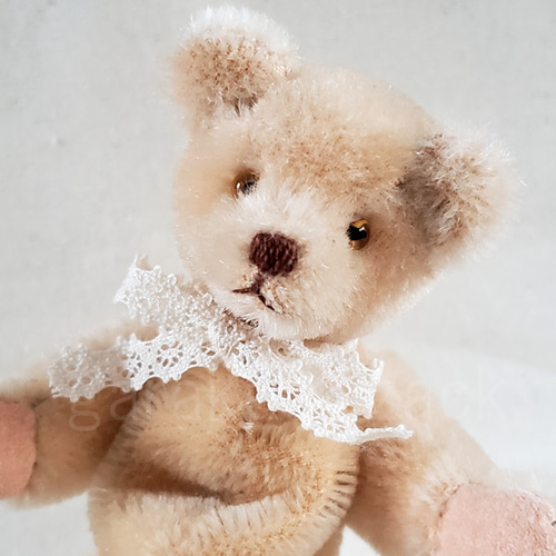 手に乗るほどの小さなテディーベアーです。作りの良いものです 縫わなくてもできる！小さなテディベアを作ろう - YouTube