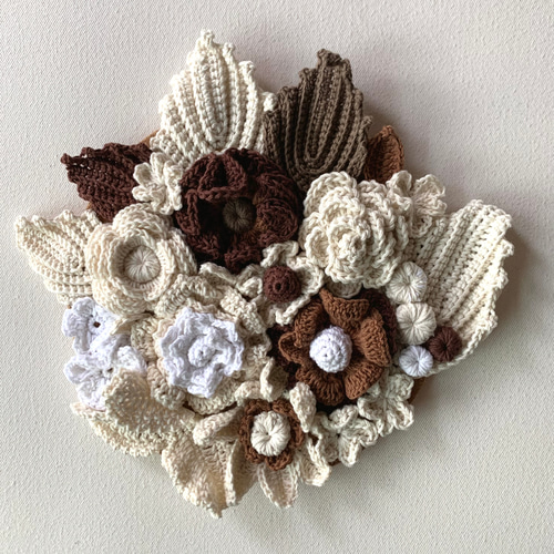 はち様編み物の花飾り小人 敬老の日に💐👵🏻 . . . #かぎ編み #編み物