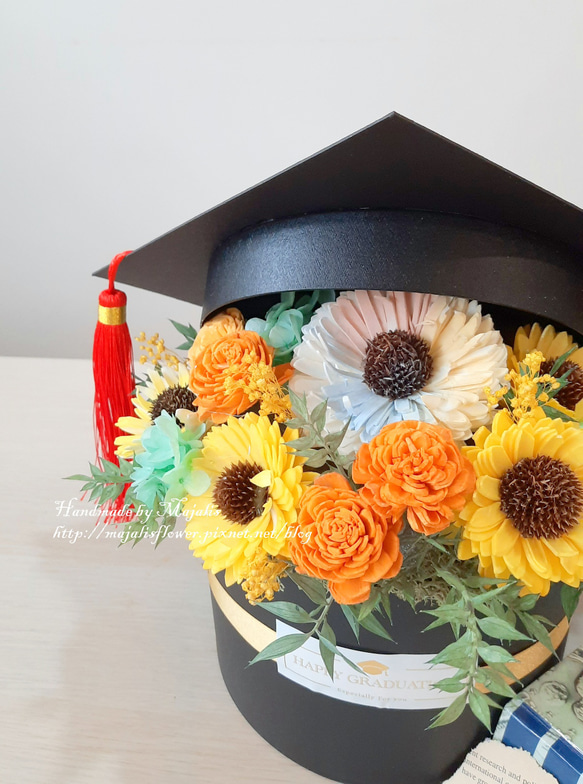 朝氣 太陽花畢業帽造型花禮盒(畢業花禮/畢業季/畢業禮物) 第4張的照片