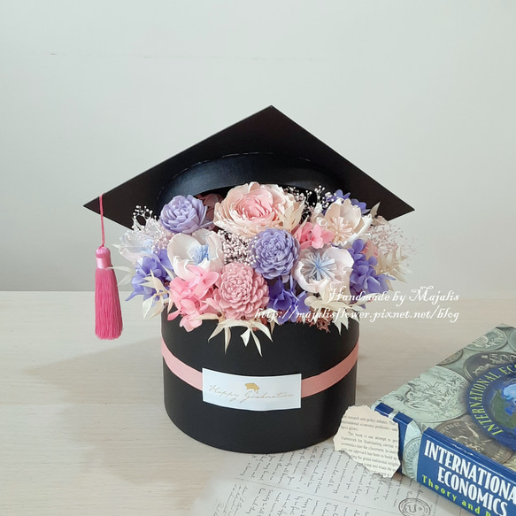 夢幻公主風 粉紫色畢業帽造型花禮盒(畢業花禮/畢業季/畢業禮物) 第3張的照片