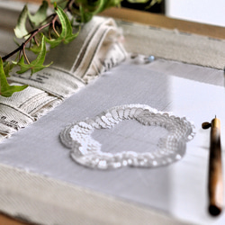 イニシャル刺繡　シルク混ミカドサテン　シルクの花　オートクチュール刺繡のリングピロー 18枚目の画像