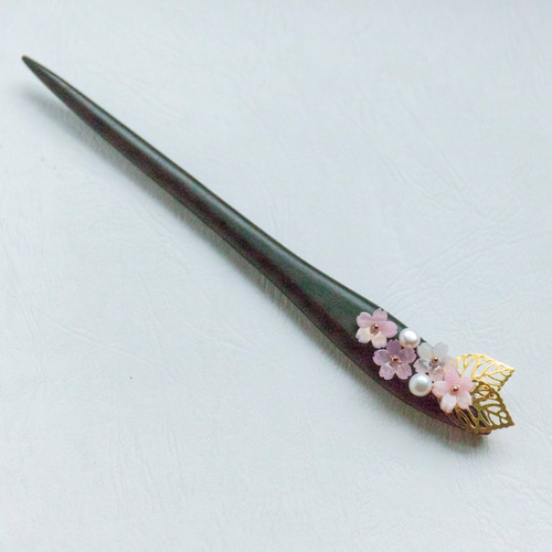 黒檀のかんざしにシルバーの花が輝く、和装にぴったりの簪K090 受注制作＞花のかんざし 簪 黒檀 シルバー K009 | iichi 日々の